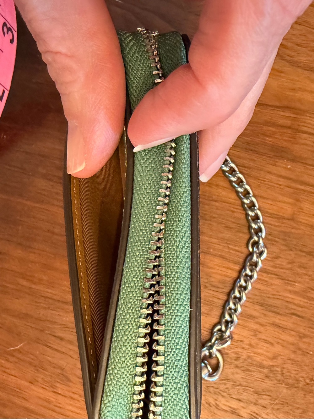 Coach Light Green Pebble Leather Card Case with Silver Chain - Picture 4 of 6